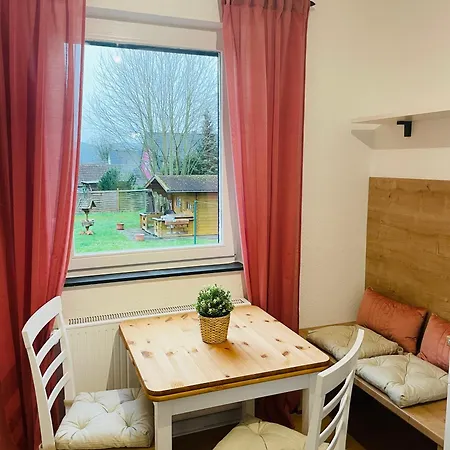 Kreativer Rückzugsort In Der Burgenstadt Apartment *